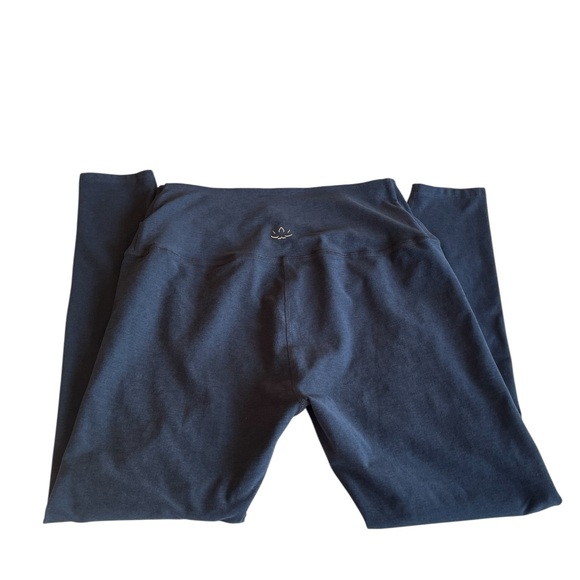 Beyond Yoga Navy Leggings - Picture 2 of 4